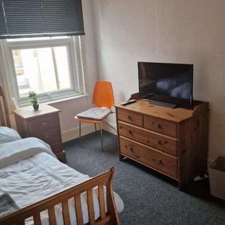 Mike'S Homestay Eastleigh Eksteriør bilde