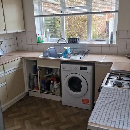Mike'S Homestay Eastleigh Eksteriør bilde