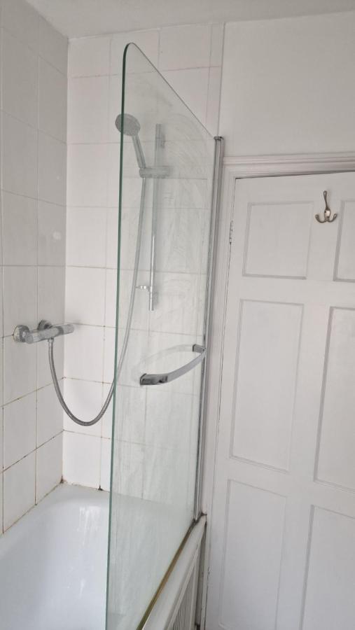 Mike'S Homestay Eastleigh Eksteriør bilde